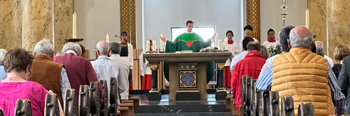 Hl. Messe: sonntags um 10.00, 11.30 und 18.00, werktags um 10.00 in der Stadtpfarrkirche St. Dionysius Hl. Messe: sonntags um 10.00, 11.30 und 18.00, werktags um 10.00 in der Stadtpfarrkirche St. Dionysius